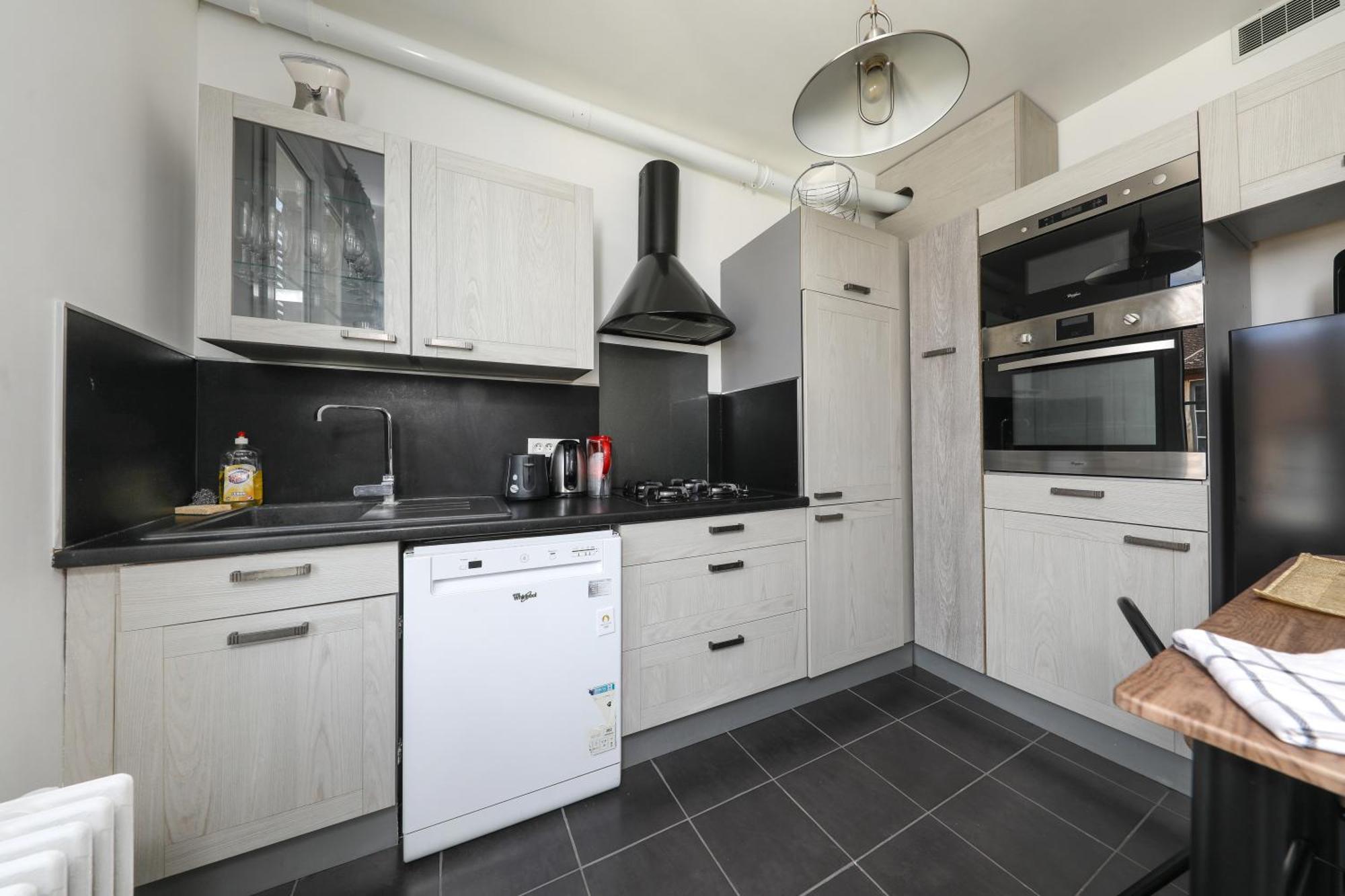 Charmant Appartement Dans Le Centre Ville, A 2 Minutes Du Palais 贡比涅 外观 照片